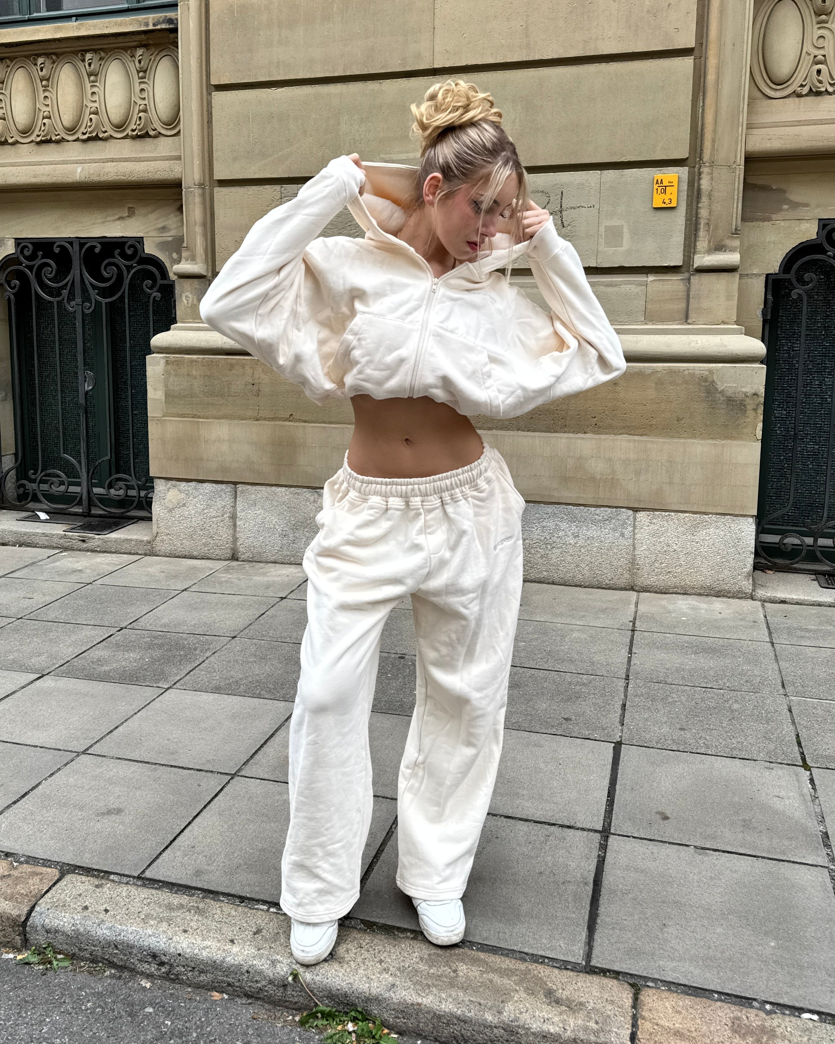 "LOOSE FIT" JOGGER PANTS OFF WHITE